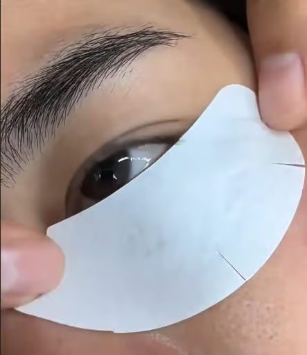how to Safely Remove Lash Extensions